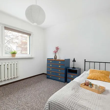 Family 3 Bedroom With Balcony In Cracow By Renters Apartman Krakkó