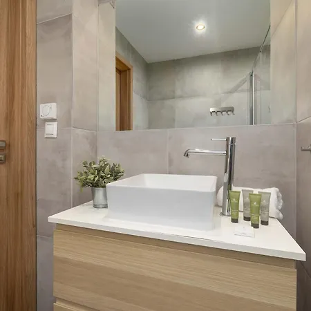 Family 3 Bedroom With Balcony In Cracow By Renters * Krakkó