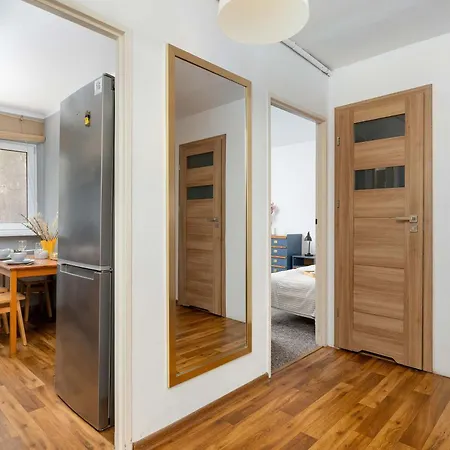 Family 3 Bedroom With Balcony In Cracow By Renters Apartman *