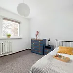Family 3 Bedroom With Balcony In Cracow By Renters شقة كراكوفيا
