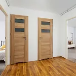 شقة Family 3 Bedroom With Balcony In Cracow By Renters *