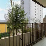 Family 3 Bedroom With Balcony In Cracow By Renters شقة