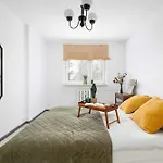 Family 3 Bedroom With Balcony In Cracow By Renters Apartment