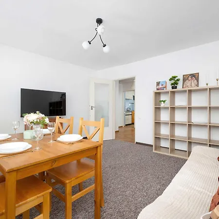 شقة Cozy With Balcony In Cracow By Renters *