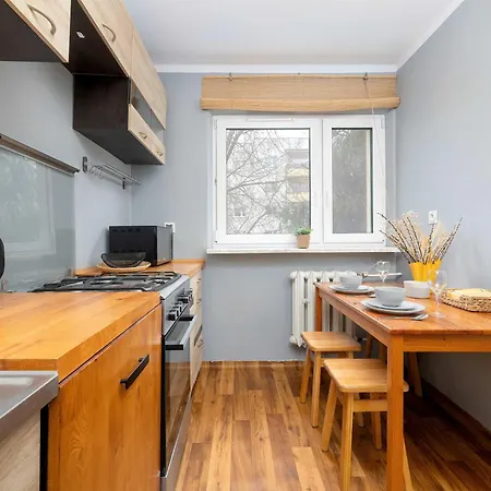 شقة Cozy With Balcony In Cracow By Renters