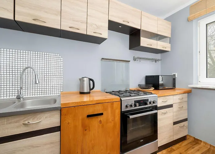 Cozy With Balcony In Cracow By Renters كراكوفيا