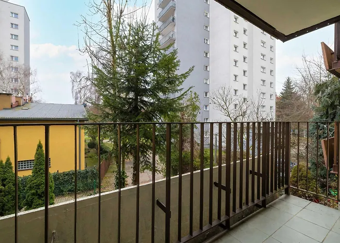 Cozy With Balcony In Cracow By Renters شقة